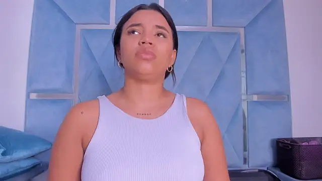 Chat +18 de Lucy_asm ao vivo