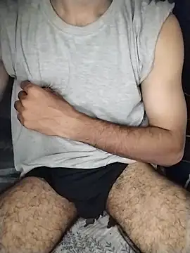 Mr_Hotyy: διαδικτυακό σόου στην κάμερα