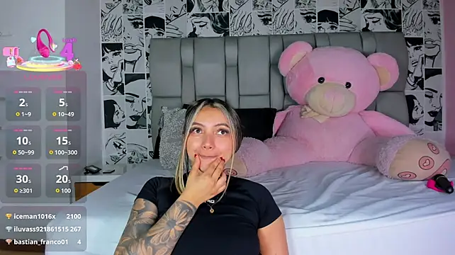 LucyRosseのライブXXXチャット