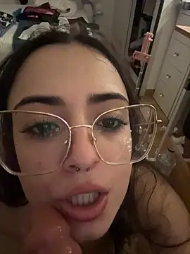 GiuliaDollx Adlı Modelin Canlı XXX Sohbeti