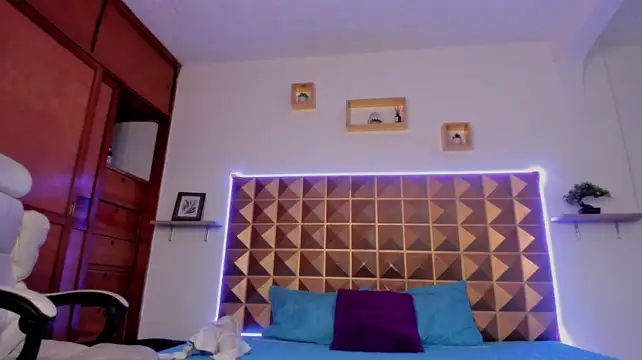 Chat +18 de Naughty_Kat_ ao vivo