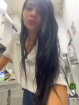 LuxeBrunetteXXX's Live XXX Chat
