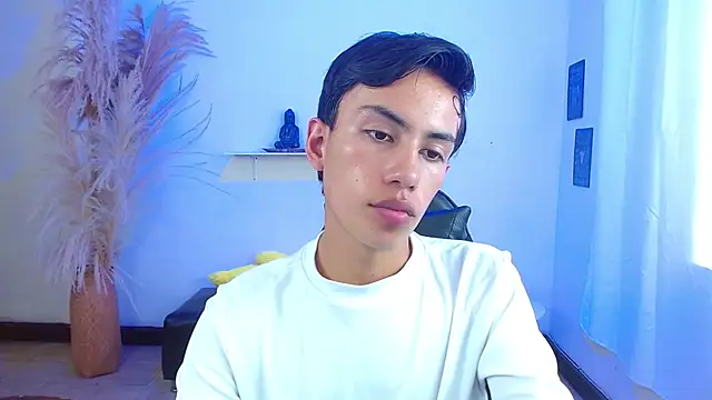 angelocum18 Show Webcam