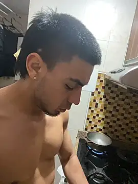 Taylor_DiamondBoy: онлайн-секс-чат