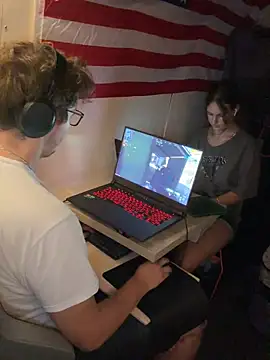 XXX chat uživo modela LillyFlowerson