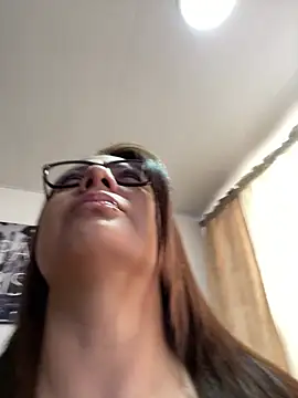 MelissaPrettyMilfのライブXXXチャット