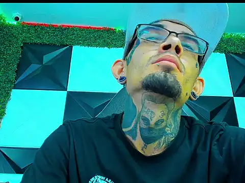 Czat XXX na żywo – Boy_tatto77