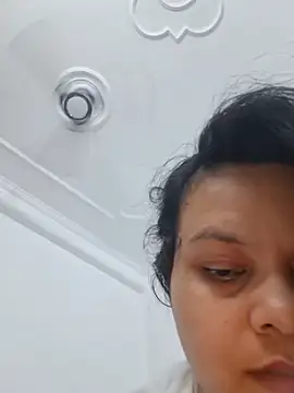 Luv_swara02 Show in webcam