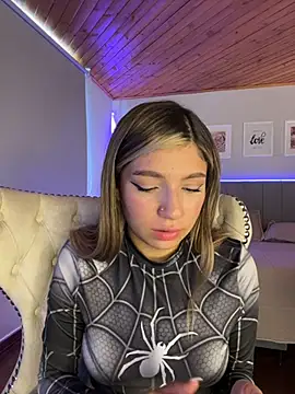 Issa_pink18のライブXXXチャット