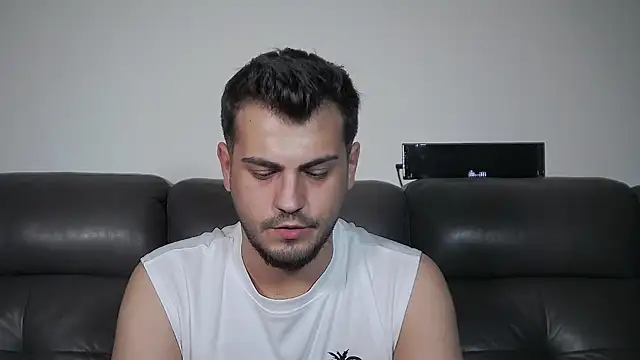 צ'אט XXX בשידור חי של CrazyDom1