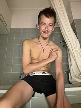 צ'אט XXX בשידור חי של Toyjungee
