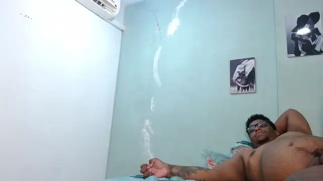 milo_black028 Live XXX-chat