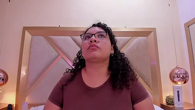 Chat XXX en directo de LucySims