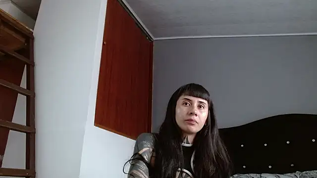 Chat +18 de Emilia_1995 ao vivo