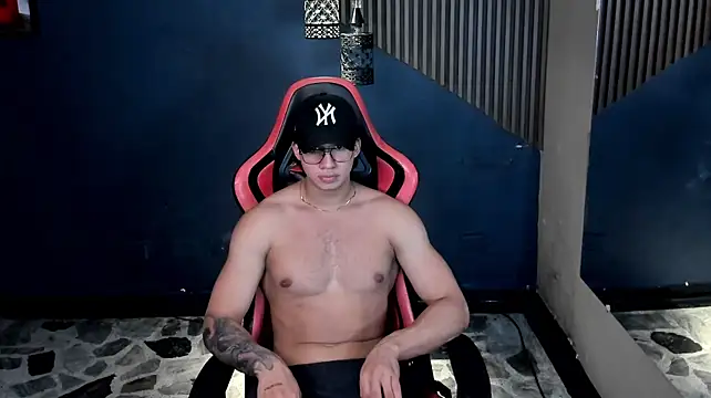 Axxel_Muscle Adlı Modelin Web Kamerası Şovu