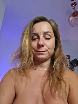 Chat +18 de AngelaDesires ao vivo