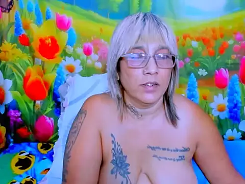 indianroxy Adlı Modelin Canlı XXX Sohbeti