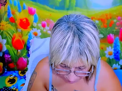 indianroxy's Live XXX Chat