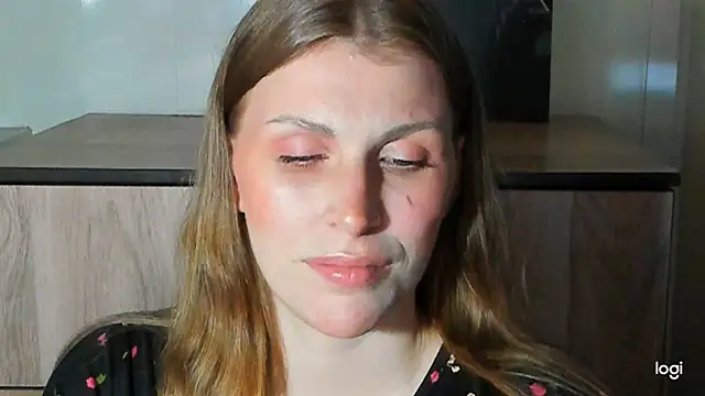 XXX chat uživo modela JuliaMuuun