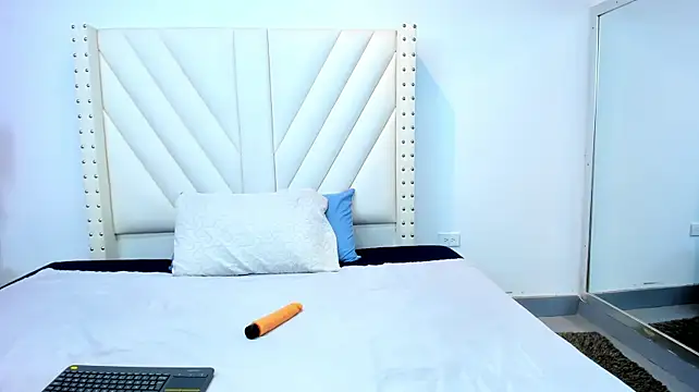 Paulynavera Adlı Modelin Canlı XXX Sohbeti