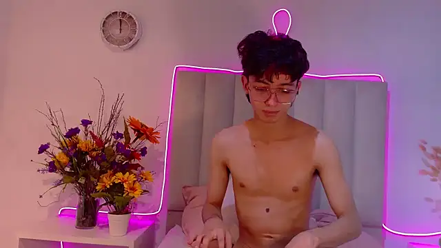 Twink_Sebas7: онлайн-секс-чат