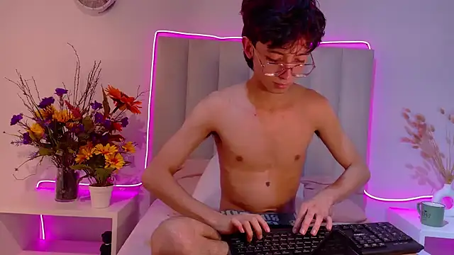 Twink_Sebas7 即時 XXX 聊天