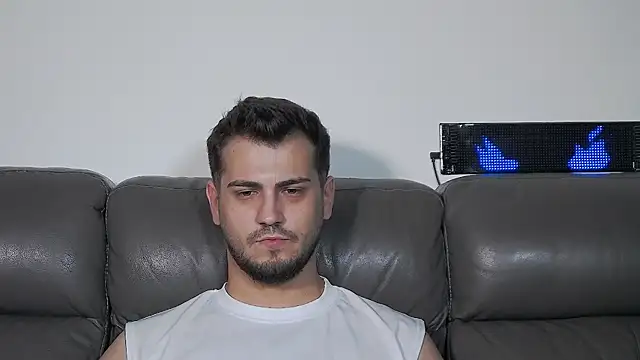 CrazyDom1 Chat XXX live