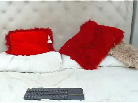DaniStuart XXX чат на живо