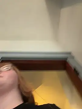 kinzieluvvv Show in webcam