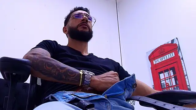 Chatroom XXX en direct de LukasScott_