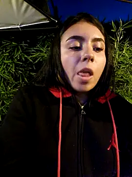 Angela__05 Adlı Modelin Canlı XXX Sohbeti