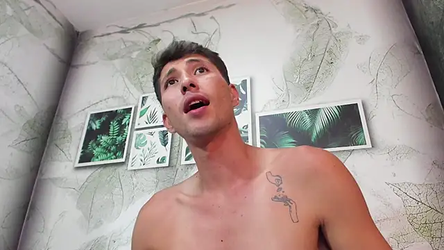 XXX chat uživo modela Valentiino69