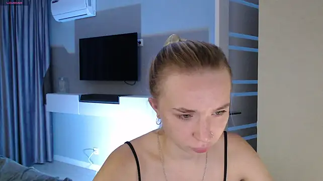 Emily_Hartt – Live XXX-chat