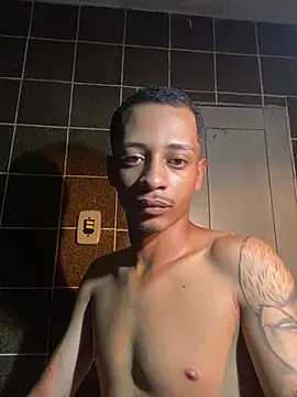 Liiraa01 élő XXX-chatje