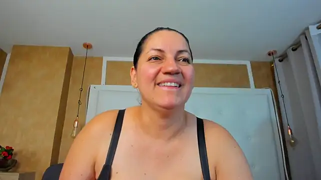 Heidy_milf élő XXX-chatje