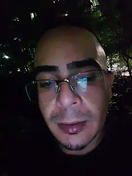 MrStreetGuy live XXX chat
