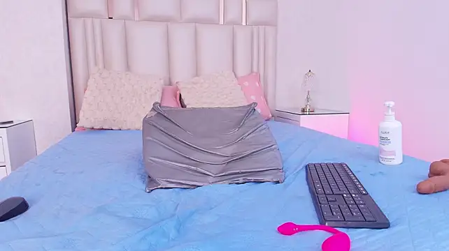 Онлайн чат XXX alanarose18