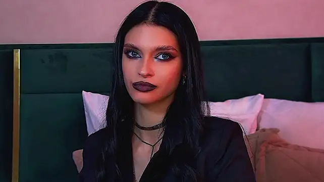 BeverlyMost live XXX chat