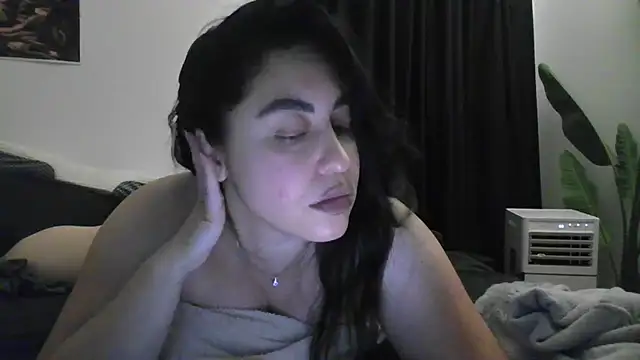 WetFlower69 Adlı Modelin Canlı XXX Sohbeti