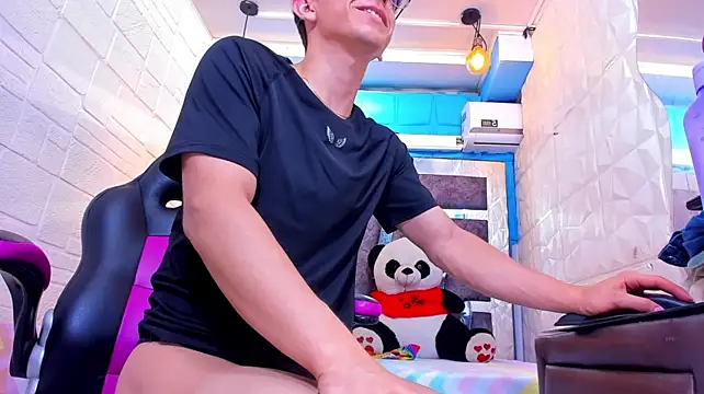 צ'אט XXX בשידור חי של ElanGiraldo