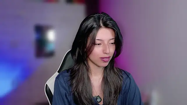 Chat +18 de NanakoDollx ao vivo