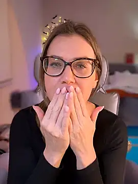 MaiseKnox Chat XXX live