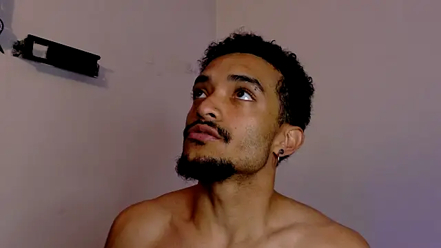 eross_chipre_'s Live XXX Chat