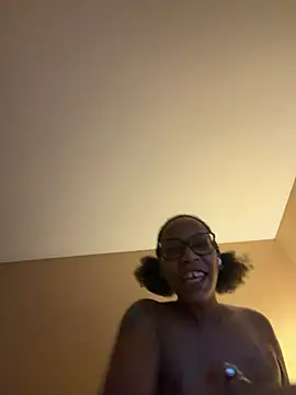 caramelkissss' Live XXX Chat