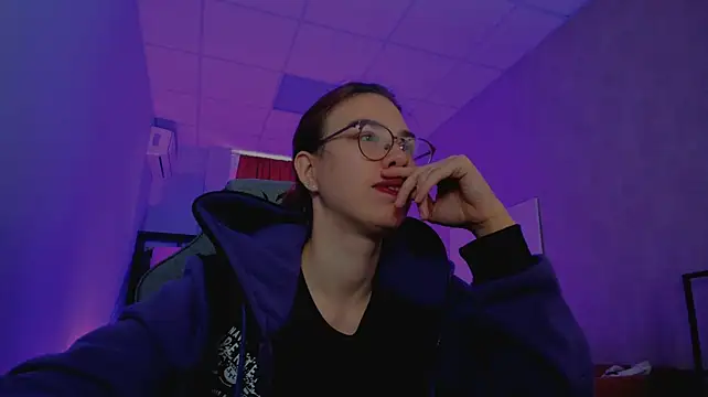 Chat XXX ao vivo de SeraphineDuskryn