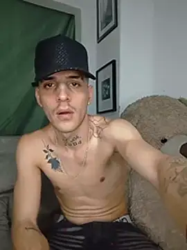 Онлайн чат XXX MaxHornyLatin