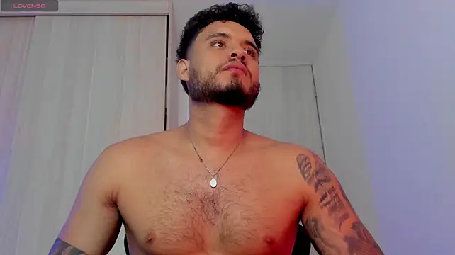 Show modela AUSTINN_TORRES na web-kameri