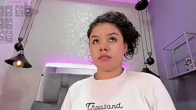 Annie_Lii_ Adlı Modelin Canlı XXX Sohbeti