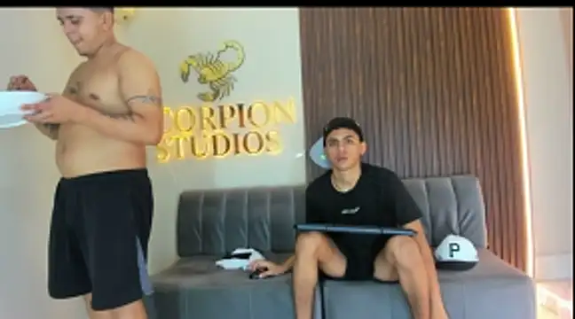 Chat XXX en directo de Charlie_Scorpion