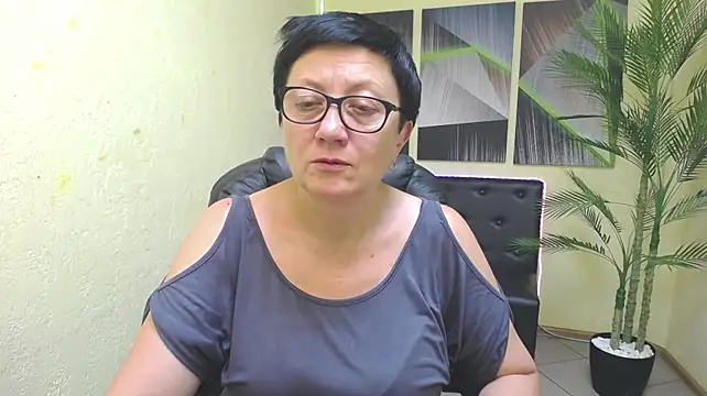 EmilyL0ve Chat XXX in diretta